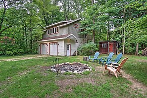 Harbert Cottage w/ Fire Pit: Half Mile to Beach!