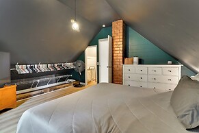 Peaceful + Chic Oasis: Fire Pit, Grill, Yard