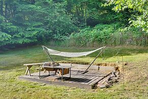 Peaceful + Chic Oasis: Fire Pit, Grill, Yard