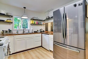 Peaceful + Chic Oasis: Fire Pit, Grill, Yard