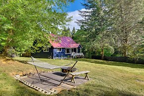Peaceful + Chic Oasis: Fire Pit, Grill, Yard