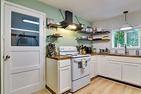 Peaceful + Chic Oasis: Fire Pit, Grill, Yard