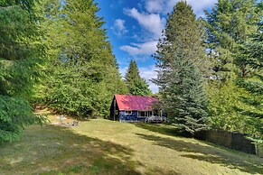 Peaceful + Chic Oasis: Fire Pit, Grill, Yard