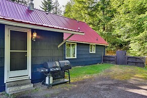 Peaceful + Chic Oasis: Fire Pit, Grill, Yard