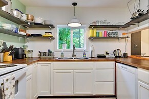 Peaceful + Chic Oasis: Fire Pit, Grill, Yard