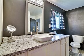 Peaceful + Chic Oasis: Fire Pit, Grill, Yard