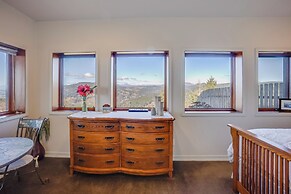 Stunning 360 Ocean Views, Near Redwoods NP!