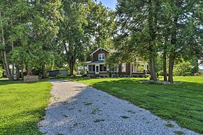 Glasgow Home w/ Porch: Close to Lake & Caves!