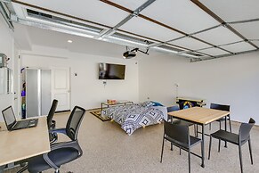 Pet-friendly Paramount Home, 16 Mi to Los Angeles!