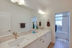 Pet-friendly Paramount Home, 16 Mi to Los Angeles!