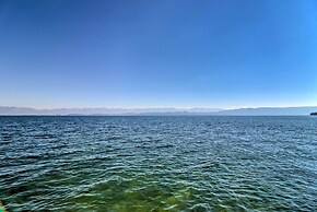 Lakeside Home w/ Beach ~ 14 Mi to Ski Area!