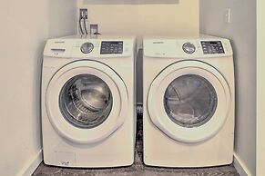 Quaint, Cozy Outdoor Retreat Near Mt Rainier!