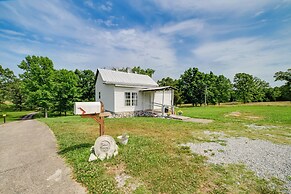 Serene Mcewen Cottage ~ 2 Mi to Golf Course!