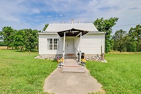 Serene Mcewen Cottage ~ 2 Mi to Golf Course!