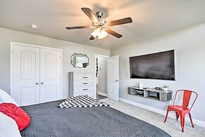 Modern Amarillo House w/ Fire Pit + Hot Tub!