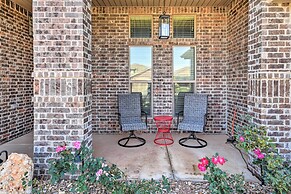 Modern Amarillo House w/ Fire Pit + Hot Tub!