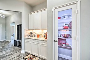 Modern Amarillo House w/ Fire Pit + Hot Tub!