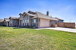 Modern Amarillo House w/ Fire Pit + Hot Tub!