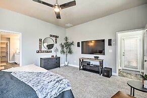 Modern Amarillo House w/ Fire Pit + Hot Tub!