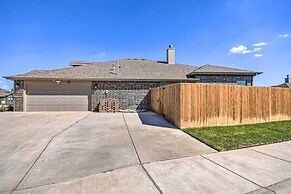 Modern Amarillo House w/ Fire Pit + Hot Tub!