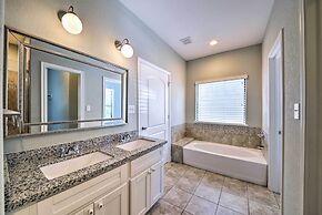 Spacious Houston Home ~ 16 Mi to NRG Stadium!