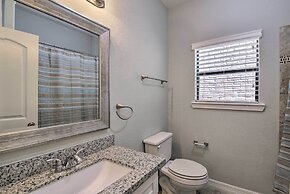 Spacious Houston Home ~ 16 Mi to NRG Stadium!