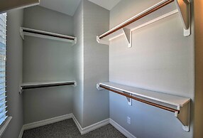 Spacious Houston Home ~ 16 Mi to NRG Stadium!