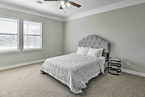 Spacious Houston Home ~ 16 Mi to NRG Stadium!