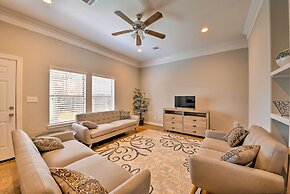 Spacious Houston Home ~ 16 Mi to NRG Stadium!