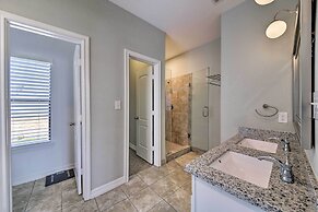 Spacious Houston Home ~ 16 Mi to NRG Stadium!