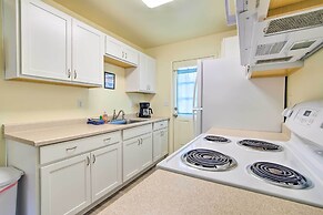 Winchester Bay Apt Near Dunes & State Parks!