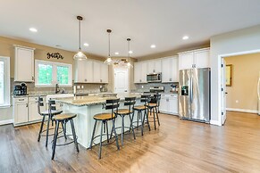 Waterfront Lake Anna Home w/ Dock, Beach & Kayaks!