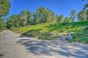 Pet-friendly Speedwell Cabin, 1 Mi to Water!