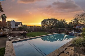 Wine Country Gateway w/ Views Btwn Napa & SF