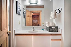 Rustic Rothbury Cabin w/ Resort Amenity Access!