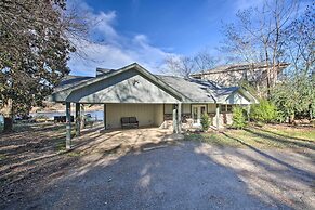 Waterfront Getaway w/ Dock on Lake Hamilton!