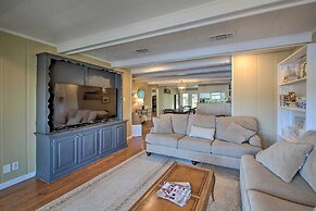 Waterfront Getaway w/ Dock on Lake Hamilton!