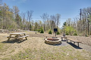 Woodsy Family Retreat 11 Mi to Raystown Lake!