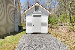 Woodsy Family Retreat 11 Mi to Raystown Lake!