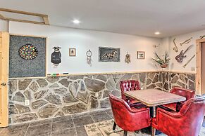 Wheelchair-accessible Murphy Cabin w/ Fire Pit!