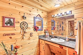 Wheelchair-accessible Murphy Cabin w/ Fire Pit!
