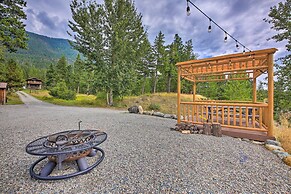 Wilderness Glamping: Eureka Tiny Home w/ Hot Tub!