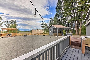 Wilderness Glamping: Eureka Tiny Home w/ Hot Tub!