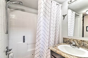 Wilderness Glamping: Eureka Tiny Home w/ Hot Tub!