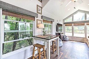 Wilderness Glamping: Eureka Tiny Home w/ Hot Tub!