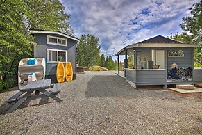 Wilderness Glamping: Eureka Tiny Home w/ Hot Tub!