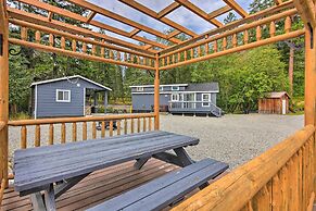 Wilderness Glamping: Eureka Tiny Home w/ Hot Tub!