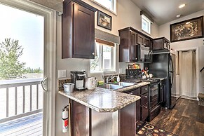 Wilderness Glamping: Eureka Tiny Home w/ Hot Tub!