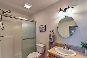 Sky Blue Overlook - Hot Tub & Screened Porch!