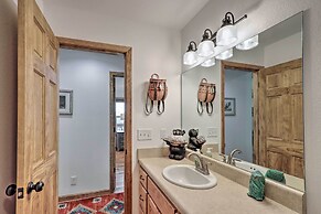 Hot Tub Relaxation & Mtn View: Sky Blue Overlook
